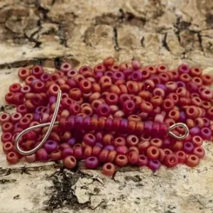 Seed Beads matt rainbow 2,6 mm, Corall (20g) | Fynd